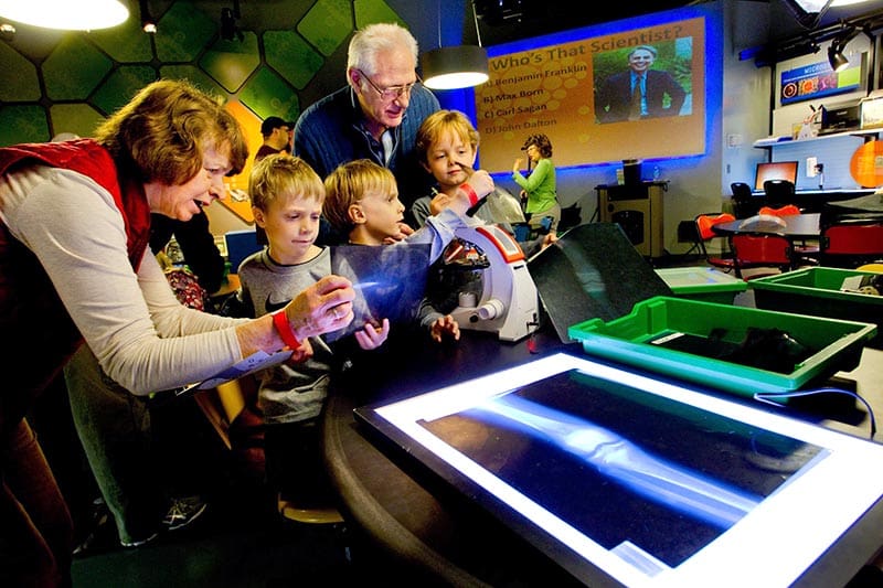 museum-grandparents